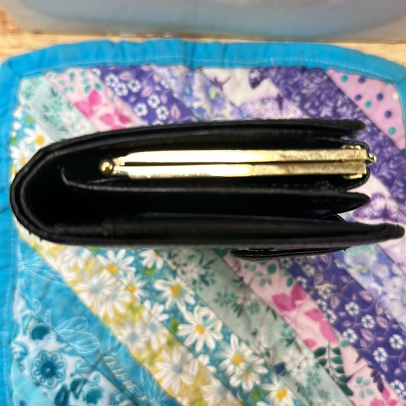 Louis vuitton black epi compact  french wallet. See pics for flaws - Picture 5 of 16